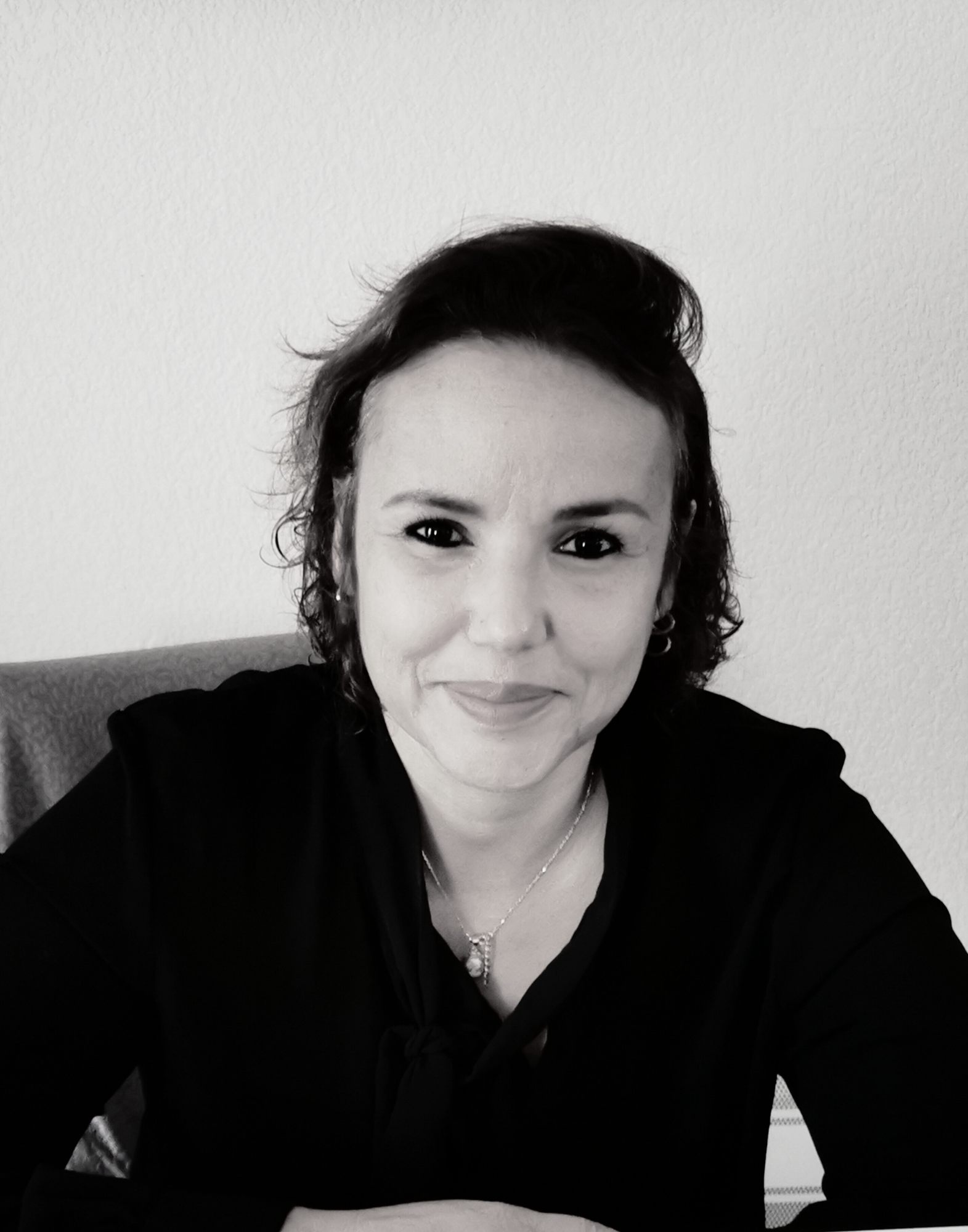 laetitia bolaPortrait de Laetitia Bolard – autrice du livre Kaomi et les Sans-Lumière et fondatrice de l’univers Kaomi Worldrd